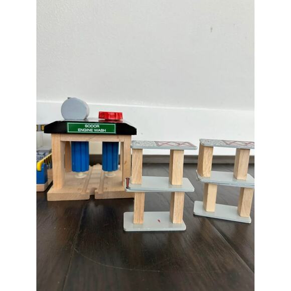 Vintage Thomas and Friends Wooden Train Tracks and Accessories - Picture 9 of 10